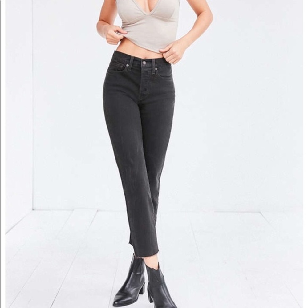 Levis Wedgie Fit Cut off Ankle Jeans